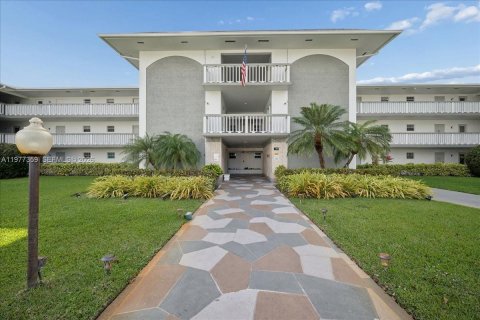 Condo in Hollywood, Florida, 1 bedroom  № 2042496 - photo 19