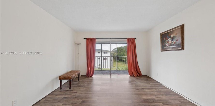 Condo in Hollywood, Florida, 1 bedroom  № 2042496