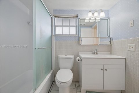 Condo in Hollywood, Florida, 1 bedroom  № 2042496 - photo 12