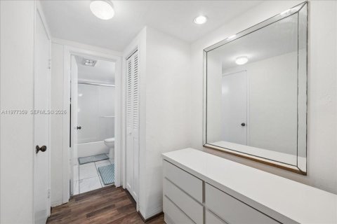 Condo in Hollywood, Florida, 1 bedroom  № 2042496 - photo 10