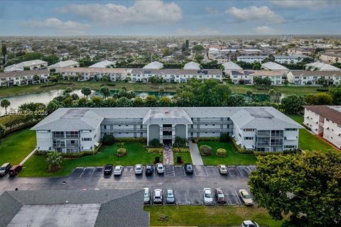 Condo in Hollywood, Florida, 1 bedroom  № 2042496 - photo 18