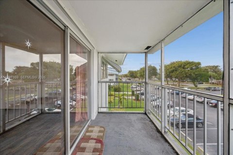 Condo in Hollywood, Florida, 1 bedroom  № 2042496 - photo 14