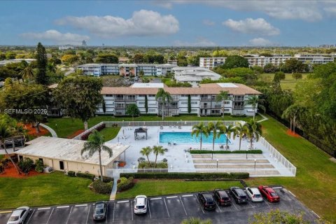 Condo in Hollywood, Florida, 1 bedroom  № 2042496 - photo 17