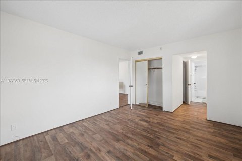 Condo in Hollywood, Florida, 1 bedroom  № 2042496 - photo 8