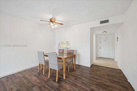 Condo in Hollywood, Florida, 1 bedroom  № 2042496 - photo 3