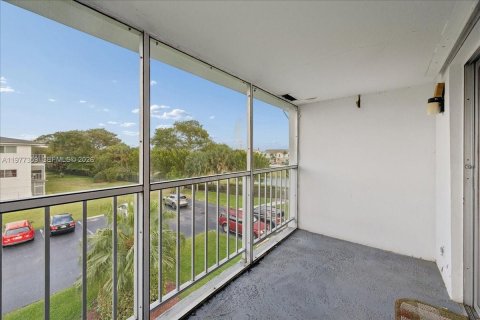Condo in Hollywood, Florida, 1 bedroom  № 2042496 - photo 15