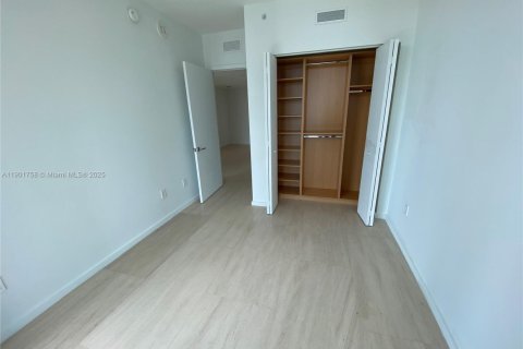 Condo in Miami, Florida, 3 bedrooms  № 1953243 - photo 4