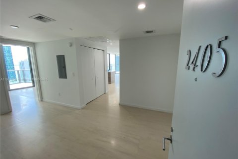 Condo in Miami, Florida, 3 bedrooms  № 1953243 - photo 2