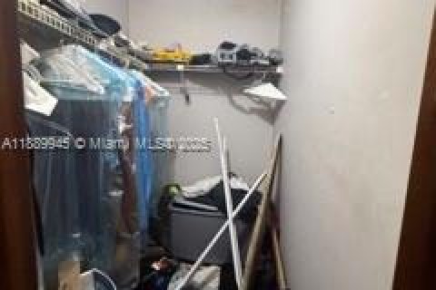Casa en venta en Opa-locka, Florida, 4 dormitorios, 130.43 m2 № 1944469 - foto 8