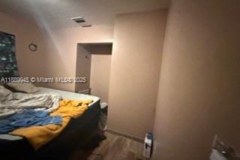 Casa en venta en Opa-locka, Florida, 4 dormitorios, 130.43 m2 № 1944469 - foto 12