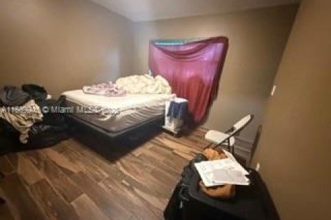 Casa en venta en Opa-locka, Florida, 4 dormitorios, 130.43 m2 № 1944469 - foto 9