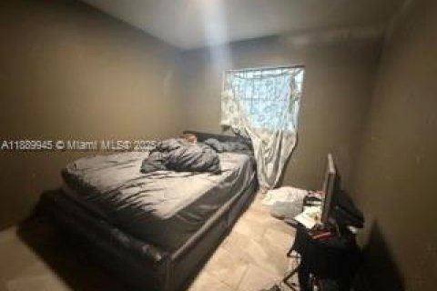 Casa en venta en Opa-locka, Florida, 4 dormitorios, 130.43 m2 № 1944469 - foto 13