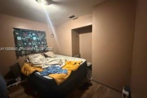 Casa en venta en Opa-locka, Florida, 4 dormitorios, 130.43 m2 № 1944469 - foto 11