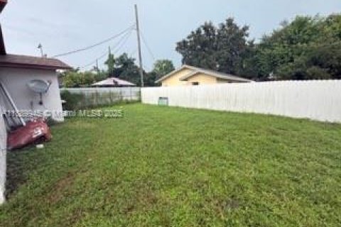 Casa en venta en Opa-locka, Florida, 4 dormitorios, 130.43 m2 № 1944469 - foto 4