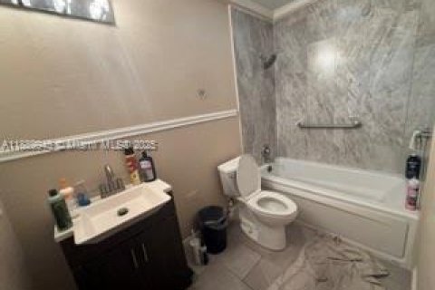Casa en venta en Opa-locka, Florida, 4 dormitorios, 130.43 m2 № 1944469 - foto 6