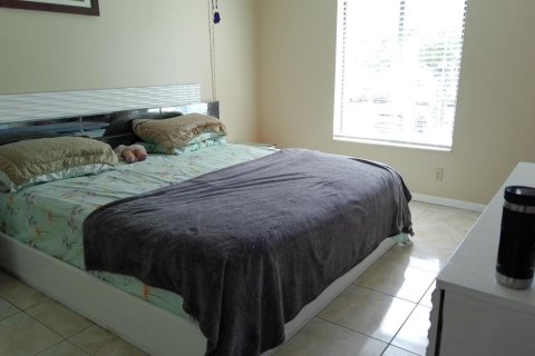 Condo in West Palm Beach, Florida, 2 bedrooms  № 2082039 - photo 5