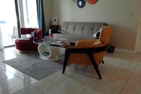 Condo in West Palm Beach, Florida, 2 bedrooms  № 2082039 - photo 10