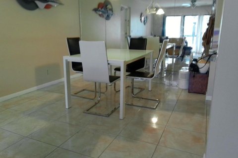 Condo in West Palm Beach, Florida, 2 bedrooms  № 2082039 - photo 11