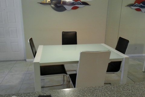 Condo in West Palm Beach, Florida, 2 bedrooms  № 2082039 - photo 9
