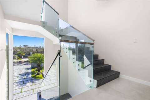 Купить виллу или дом в Пальметто-Бей, Флорида 5 спален, 595.88м2, № 2008275 - фото 17