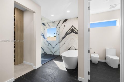 Купить виллу или дом в Пальметто-Бей, Флорида 5 спален, 595.88м2, № 2008275 - фото 24