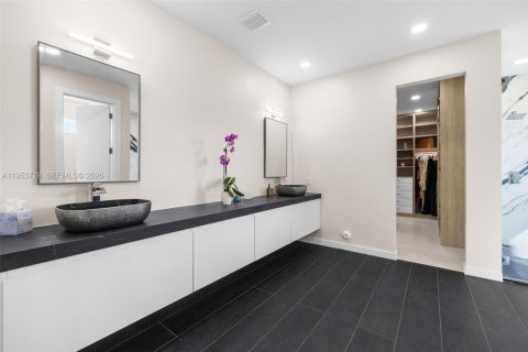 Купить виллу или дом в Пальметто-Бей, Флорида 5 спален, 595.88м2, № 2008275 - фото 25