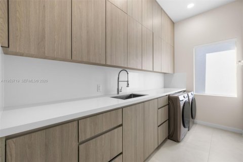 Купить виллу или дом в Пальметто-Бей, Флорида 5 спален, 595.88м2, № 2008275 - фото 13