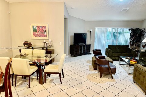 House in Weston, Florida 2 bedrooms, 140.1 sq.m. № 1986766 - photo 8