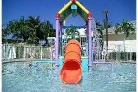 House in Weston, Florida 2 bedrooms, 140.1 sq.m. № 1986766 - photo 21