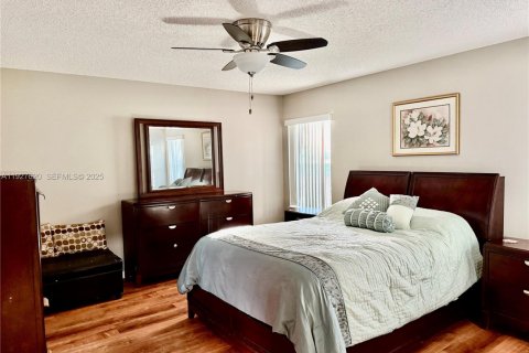 House in Weston, Florida 2 bedrooms, 140.1 sq.m. № 1986766 - photo 5