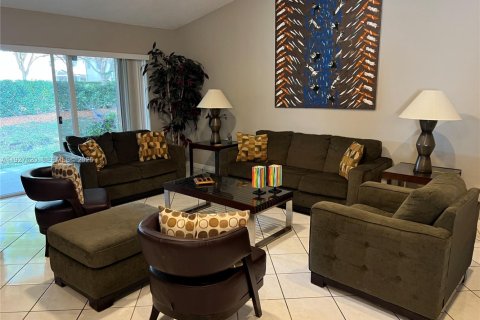 House in Weston, Florida 2 bedrooms, 140.1 sq.m. № 1986766 - photo 17