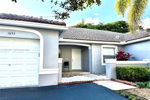 House in Weston, Florida 2 bedrooms, 140.1 sq.m. № 1986766 - photo 1