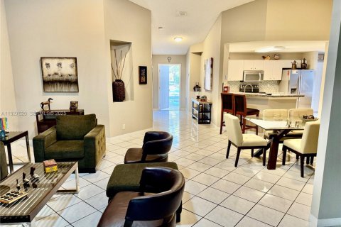 House in Weston, Florida 2 bedrooms, 140.1 sq.m. № 1986766 - photo 6