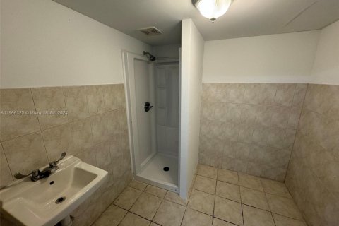 Oficina en alquiler en Miami, Florida № 1103309 - foto 1