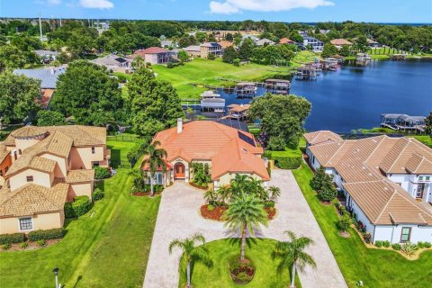 House in Oakland, Florida 5 bedrooms, 406.26 sq.m. № 1901192 - photo 1