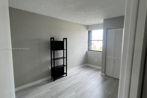 Condominio en venta en Miami, Florida, 3 dormitorios, 118.45 m2 № 1825848 - foto 12