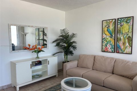Copropriété à vendre à Hallandale Beach, Floride: 1 chambre, 72.19 m2 № 1992549 - photo 1