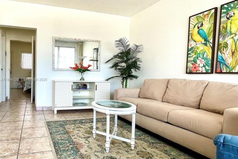 Copropriété à vendre à Hallandale Beach, Floride: 1 chambre, 72.19 m2 № 1992549 - photo 7