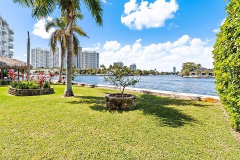 Copropriété à vendre à Hallandale Beach, Floride: 1 chambre, 72.19 m2 № 1992549 - photo 14