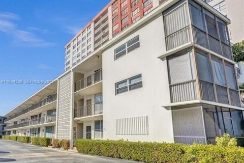 Copropriété à vendre à Hallandale Beach, Floride: 1 chambre, 72.19 m2 № 1992549 - photo 25