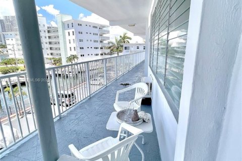 Copropriété à vendre à Hallandale Beach, Floride: 1 chambre, 72.19 m2 № 1992549 - photo 11