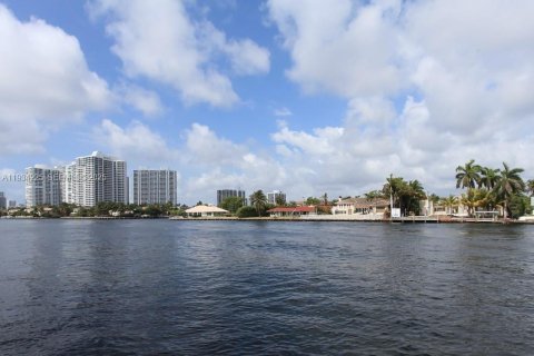 Copropriété à vendre à Hallandale Beach, Floride: 1 chambre, 72.19 m2 № 1992549 - photo 15