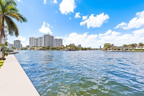 Copropriété à vendre à Hallandale Beach, Floride: 1 chambre, 72.19 m2 № 1992549 - photo 16