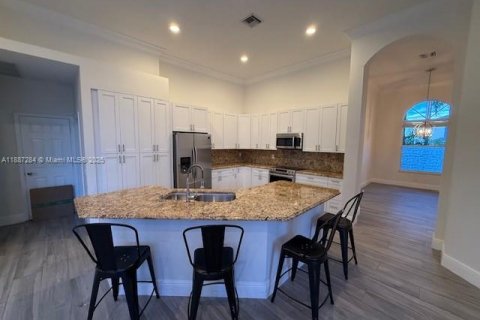 Casa en alquiler en Weston, Florida, 5 dormitorios, 241.45 m2 № 1942197 - foto 11