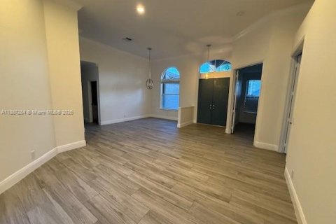 Casa en alquiler en Weston, Florida, 5 dormitorios, 241.45 m2 № 1942197 - foto 6