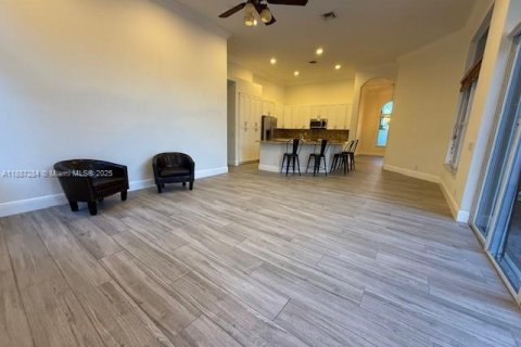 House in Weston, Florida 5 bedrooms, 241.45 sq.m. № 1942197 - photo 15