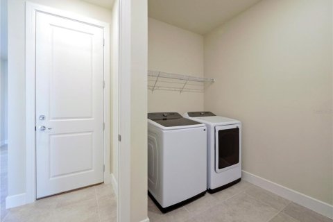 Casa en alquiler en Kissimmee, Florida, 4 dormitorios, 267.84 m2 № 1914473 - foto 26