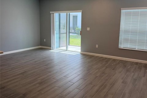 Townhouse in Oviedo, Florida 4 bedrooms, 167.32 sq.m. № 2198455 - photo 8