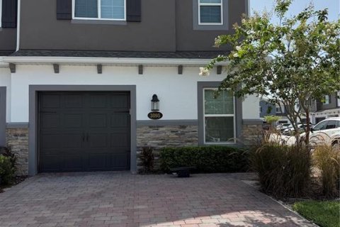 Townhouse in Oviedo, Florida 4 bedrooms, 167.32 sq.m. № 2198455 - photo 3