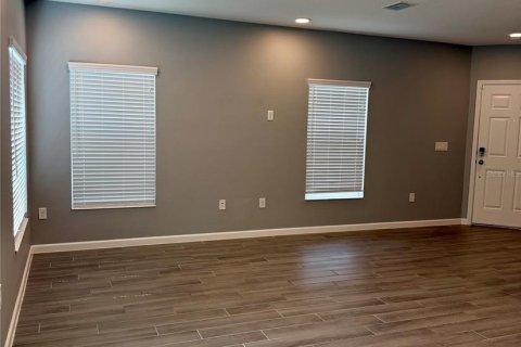 Townhouse in Oviedo, Florida 4 bedrooms, 167.32 sq.m. № 2198455 - photo 10